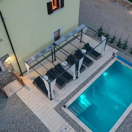 Case de vacanță Tos Risika